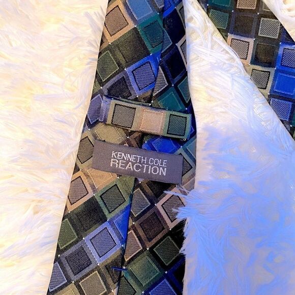 🌷 Kenneth Cole Reaction 🌷100% Silk Tie - Picture 4 of 4